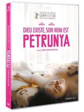 affiche du film Dieu existe, son nom est Petrunya